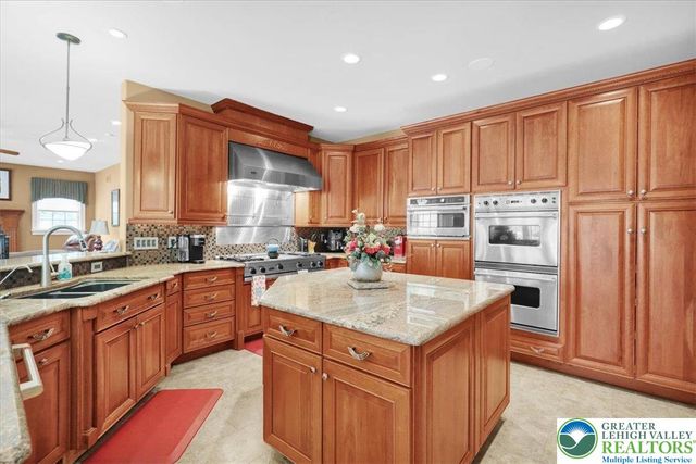 212 Hillview Circle, Bern Twp, PA 19533