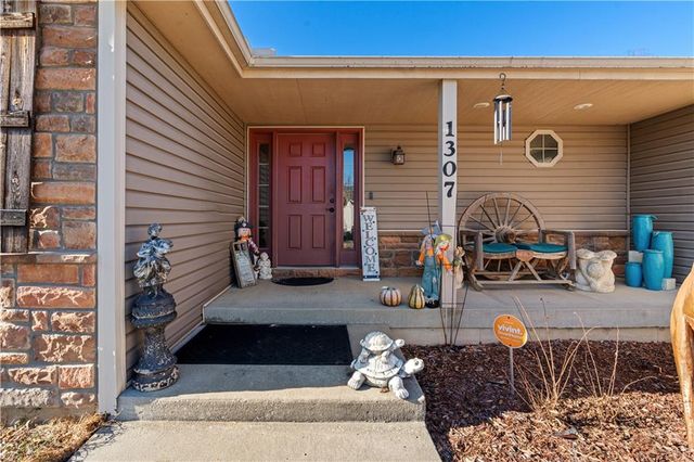 1307 Lawndale Avenue, Pleasant Hill, MO 64080