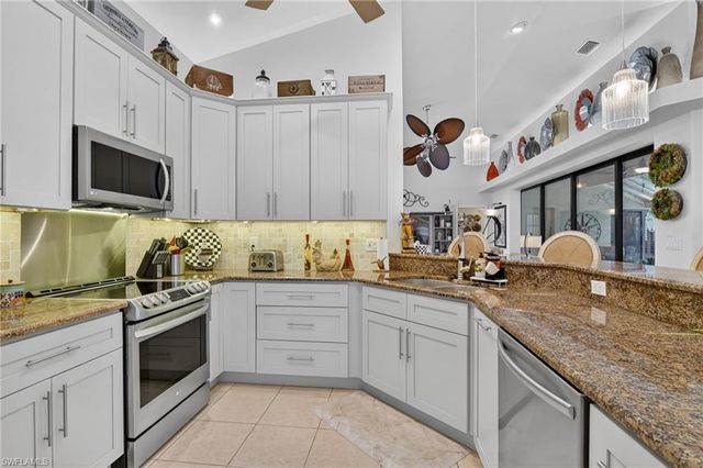 1021 Tivoli CT, Naples, FL 34104