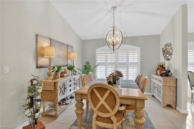 1021 Tivoli CT, Naples, FL 34104