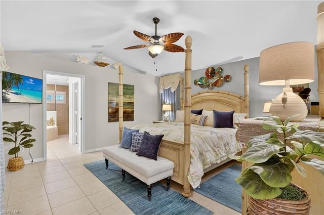 1021 Tivoli CT, Naples, FL 34104