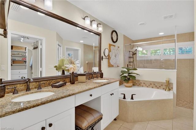 1021 Tivoli CT, Naples, FL 34104