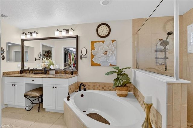 1021 Tivoli CT, Naples, FL 34104