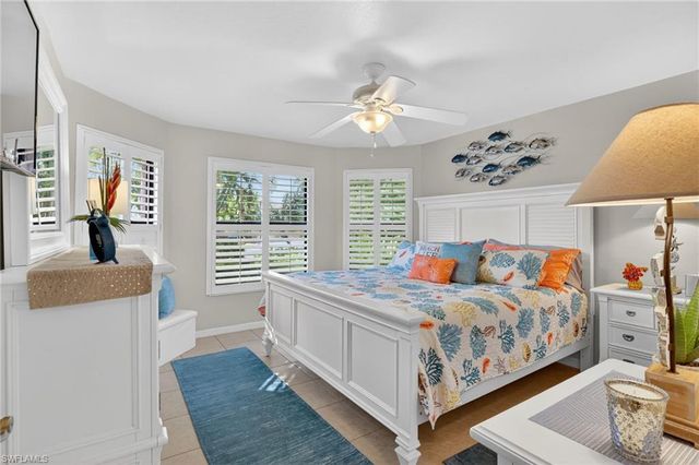 1021 Tivoli CT, Naples, FL 34104