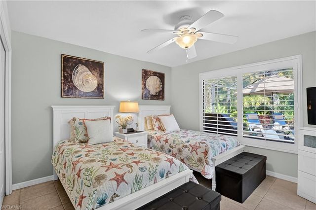 1021 Tivoli CT, Naples, FL 34104