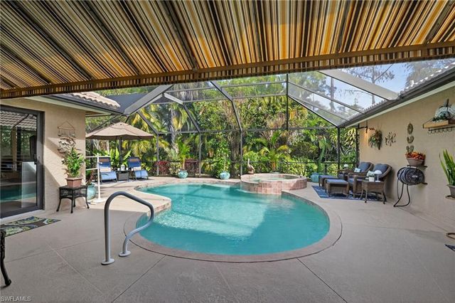 1021 Tivoli CT, Naples, FL 34104