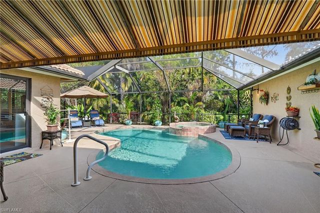 1021 Tivoli CT, Naples, FL 34104