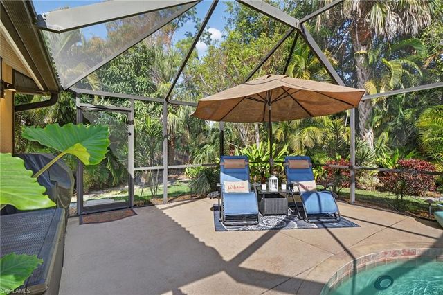 1021 Tivoli CT, Naples, FL 34104