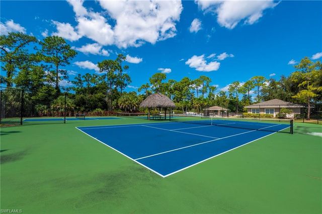 1021 Tivoli CT, Naples, FL 34104