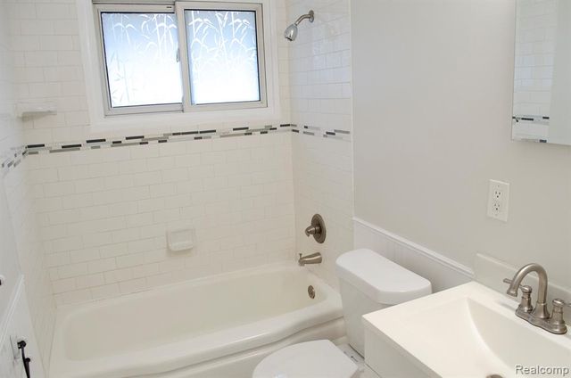 24481 Republic Avenue, Oak Park, MI 48237