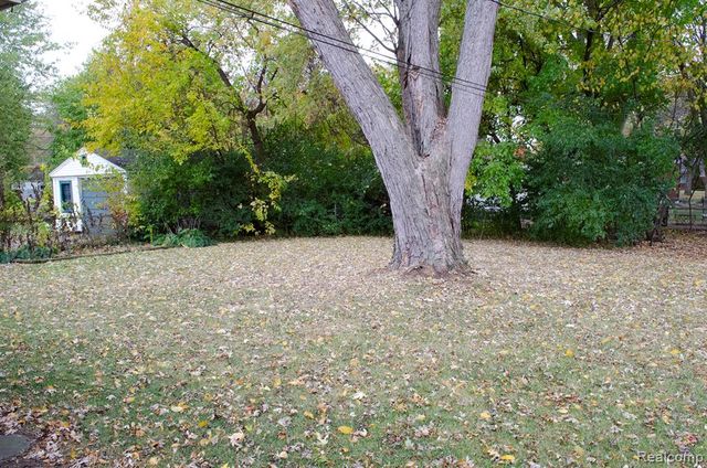 24481 Republic Avenue, Oak Park, MI 48237