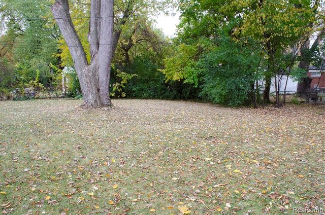 24481 Republic Avenue, Oak Park, MI 48237