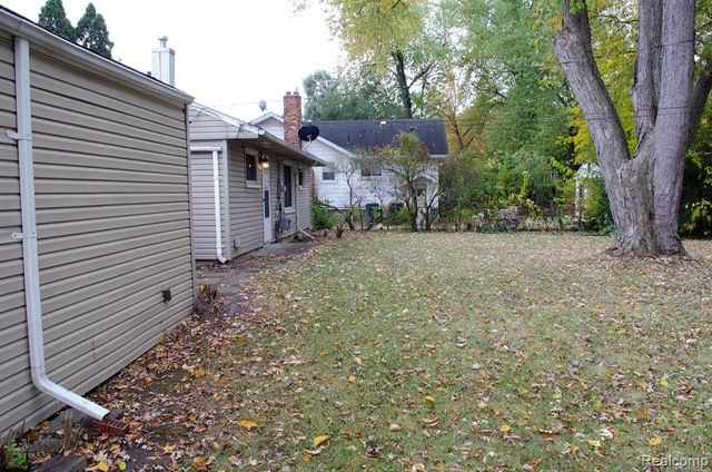 24481 Republic Avenue, Oak Park, MI 48237