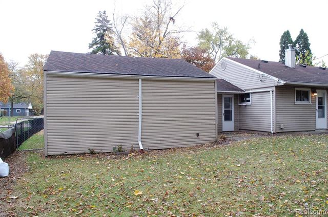 24481 Republic Avenue, Oak Park, MI 48237