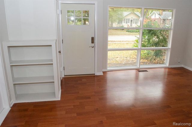 24481 Republic Avenue, Oak Park, MI 48237