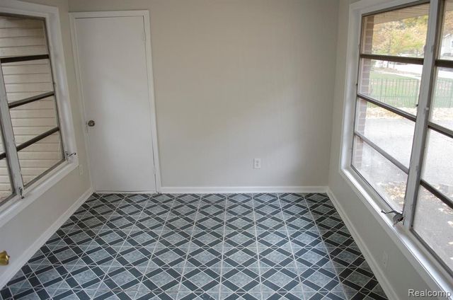 24481 Republic Avenue, Oak Park, MI 48237