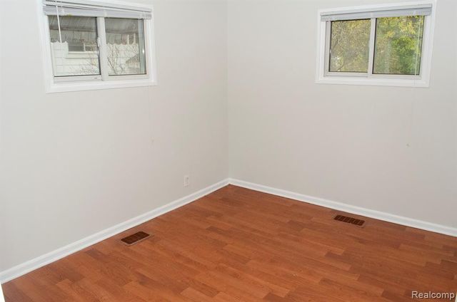 24481 Republic Avenue, Oak Park, MI 48237