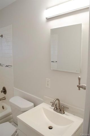 24481 Republic Avenue, Oak Park, MI 48237