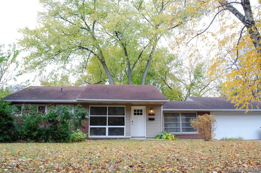 24481 Republic Avenue, Oak Park, MI 48237