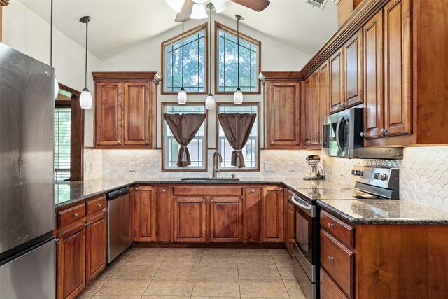 200 Bushwhacker Drive, Mabank, TX 75156