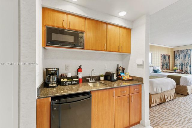 18001 Collins Ave 2001, Sunny Isles Beach, FL 33160