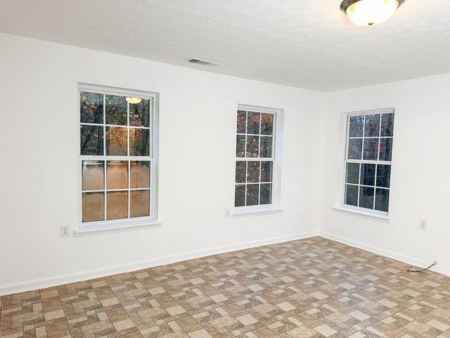 600 Indian Trail, Mccaysville, GA 30555