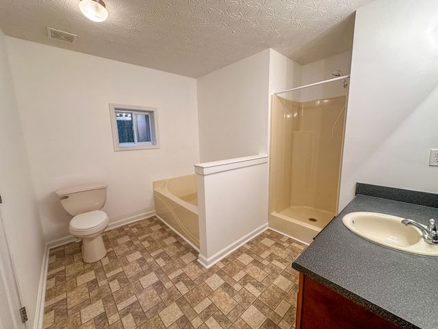 600 Indian Trail, Mccaysville, GA 30555