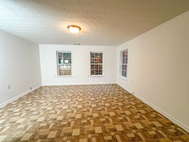 600 Indian Trail, Mccaysville, GA 30555