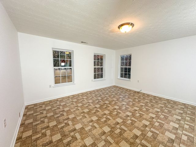 600 Indian Trail, Mccaysville, GA 30555