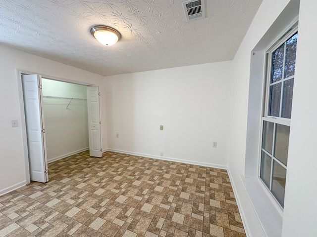 600 Indian Trail, Mccaysville, GA 30555