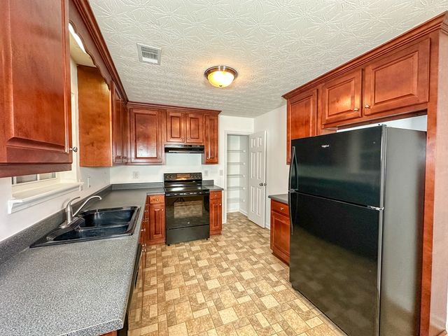 600 Indian Trail, Mccaysville, GA 30555