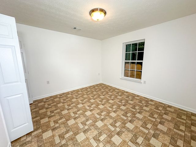 600 Indian Trail, Mccaysville, GA 30555