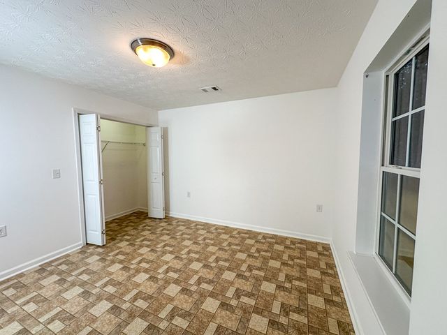 600 Indian Trail, Mccaysville, GA 30555