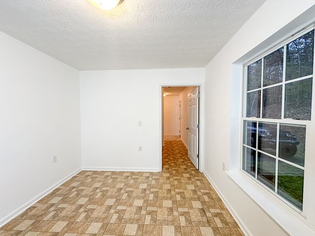 600 Indian Trail, Mccaysville, GA 30555