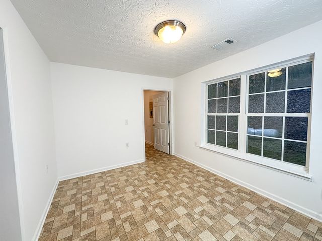 600 Indian Trail, Mccaysville, GA 30555