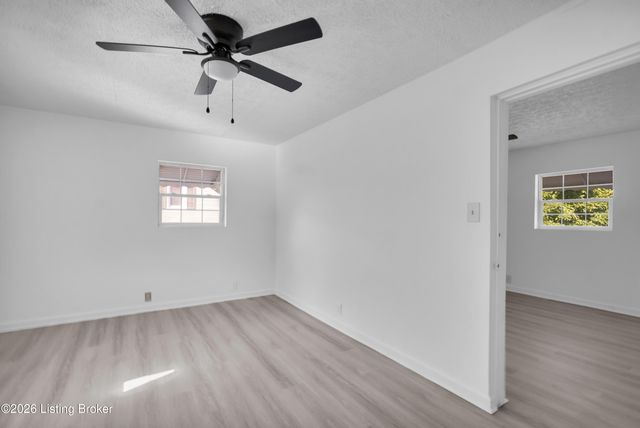 3210 Mildred Dr, Louisville, KY 40216