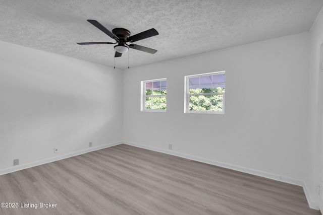 3210 Mildred Dr, Louisville, KY 40216