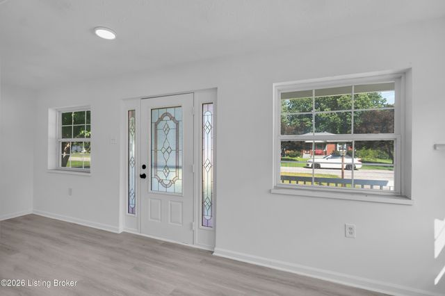 3210 Mildred Dr, Louisville, KY 40216