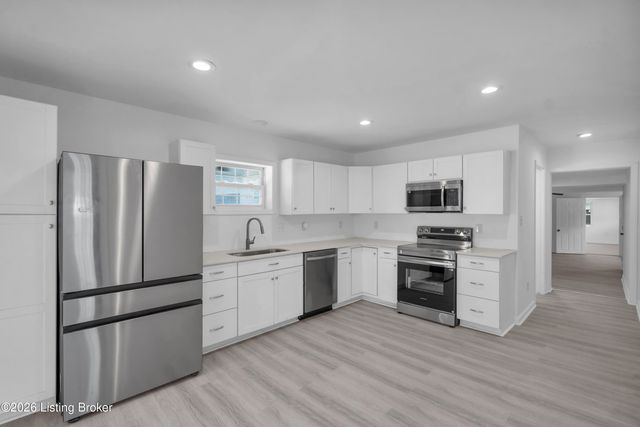 3210 Mildred Dr, Louisville, KY 40216