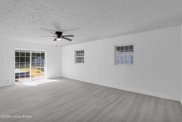 3210 Mildred Dr, Louisville, KY 40216