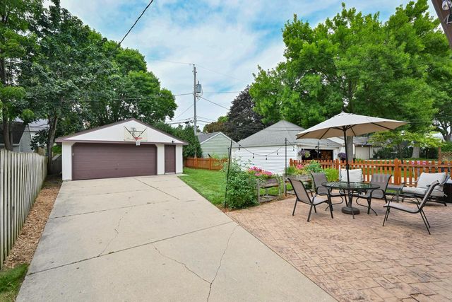 2329 N 89th STREET, Wauwatosa, WI 53226