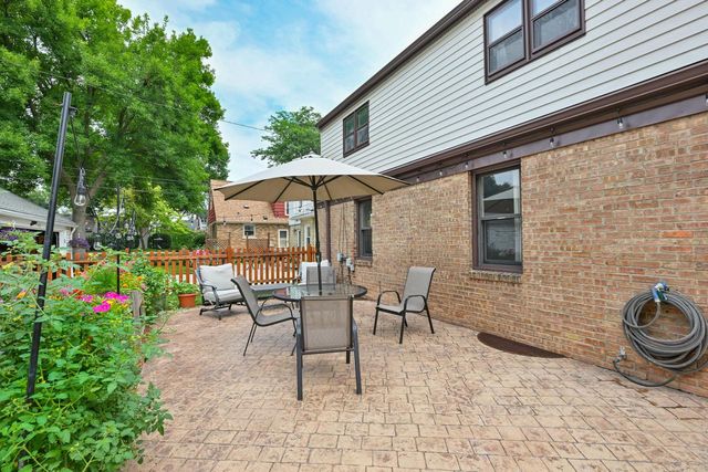 2329 N 89th STREET, Wauwatosa, WI 53226