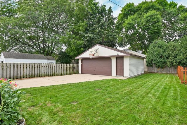 2329 N 89th STREET, Wauwatosa, WI 53226