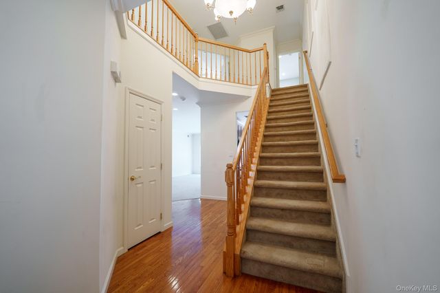 9 Mohannis Way, Kings Park, NY 11754