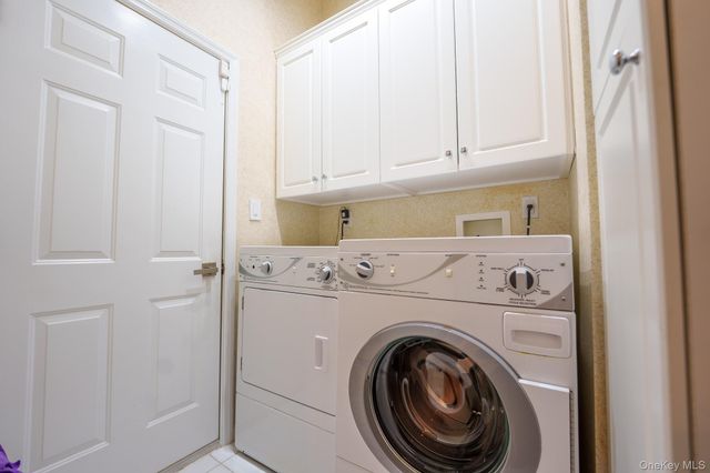 9 Mohannis Way, Kings Park, NY 11754