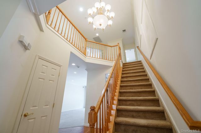 9 Mohannis Way, Kings Park, NY 11754