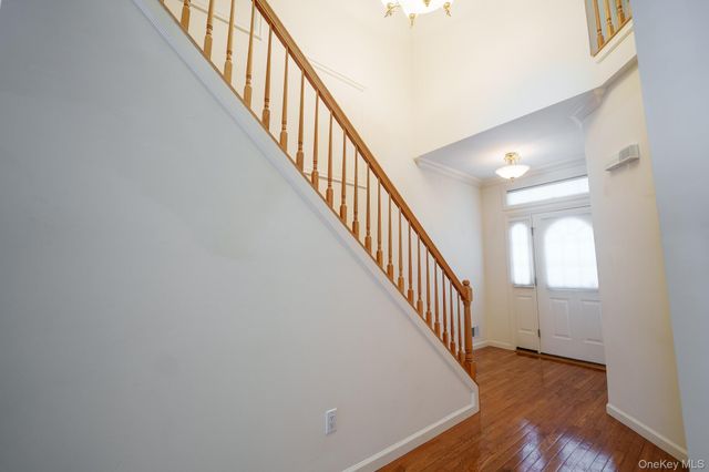 9 Mohannis Way, Kings Park, NY 11754