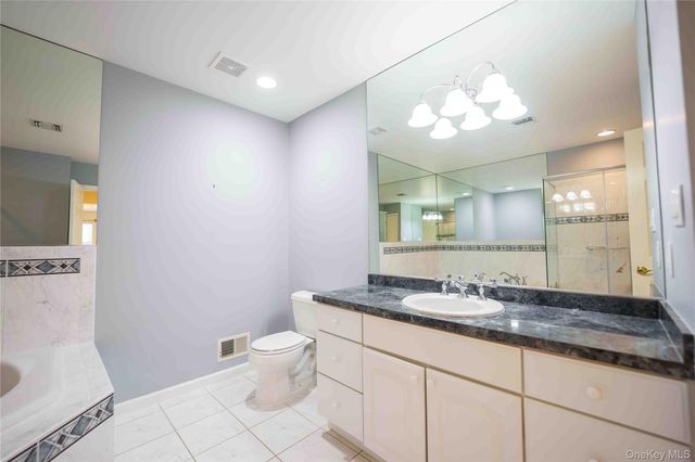 9 Mohannis Way, Kings Park, NY 11754