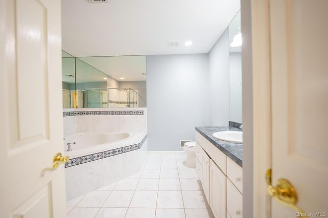 9 Mohannis Way, Kings Park, NY 11754