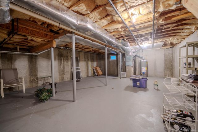 9 Mohannis Way, Kings Park, NY 11754